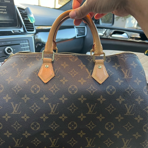 Louis Vuitton Speedy 35 in Monogram - Picture 3 of 17